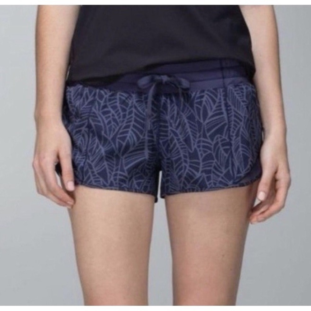 Lululemon Hotty Hot shorts in purple palm size 4